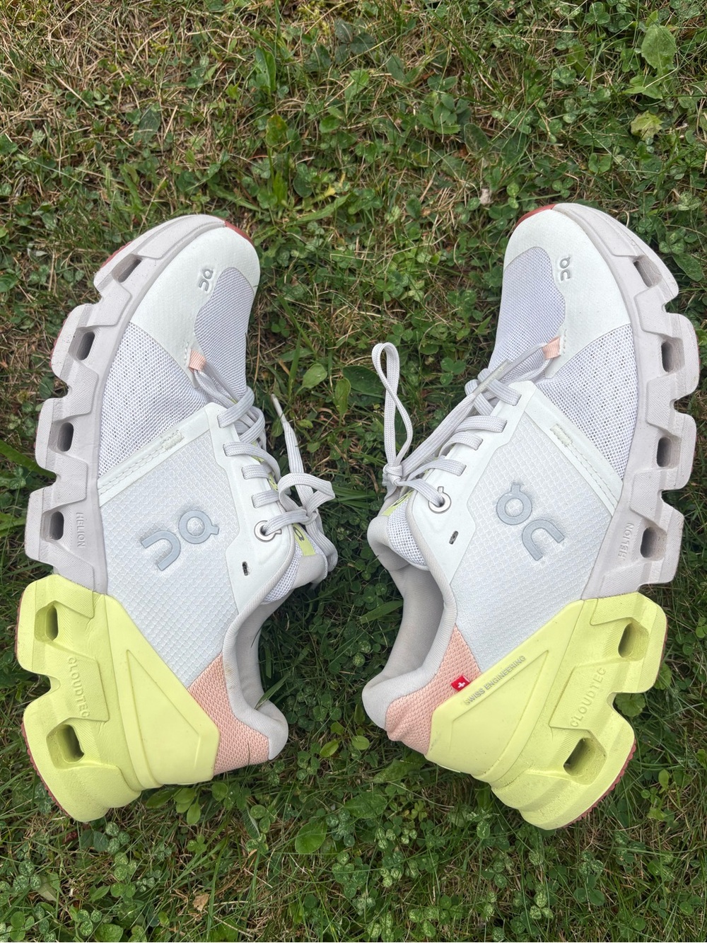 On Cloudflyer 4 Women's Size 8
Running Shoes White Neon
Yellow Peach EUC
